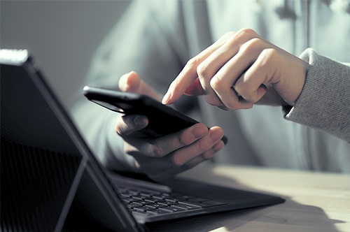 Vtuberへ誹謗中傷した投稿者に情報開示請求したい！ 対処法を解説